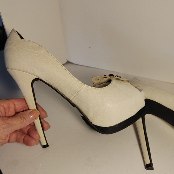 Ladies Cream with Bow Platform Stiletto Heels Size 8 Shoes - Picture 3 of 11